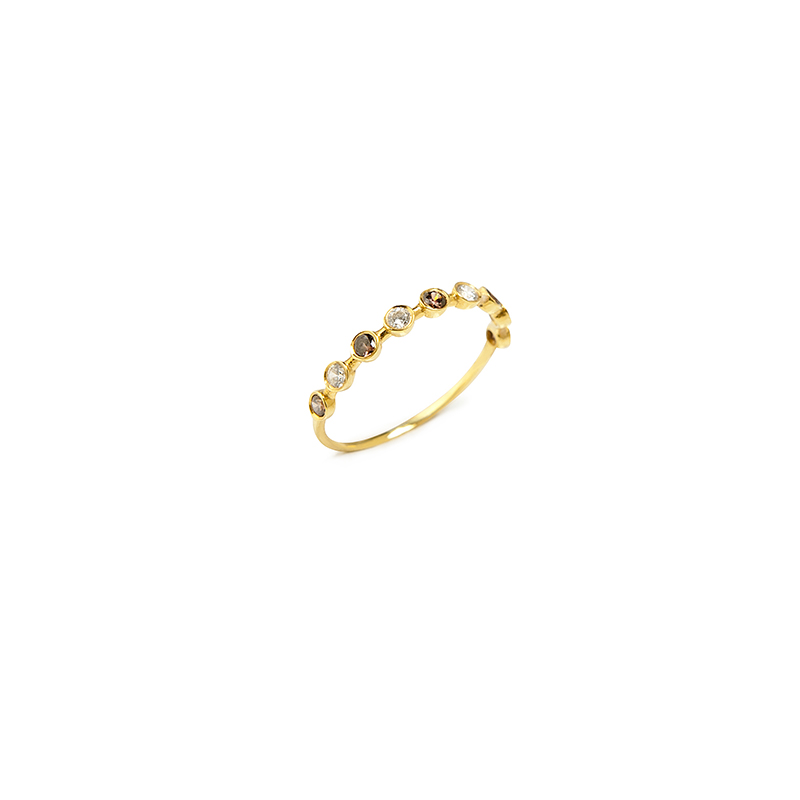 Swan Swan - Gold ring with white and brown zircons sitting alternately on a gold band that will surely impress those around you! A piece you will never get bored of as it'll never lose its timelessness!
Material: 14k gold with white and brown zircons