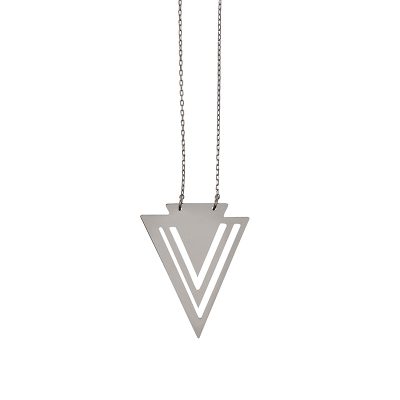 Hope triangle - Long necklace, perfectly geometric with white metal triangles turned upside down dipped in gold or black gold.

Material: White metal dipped in gold or black gold