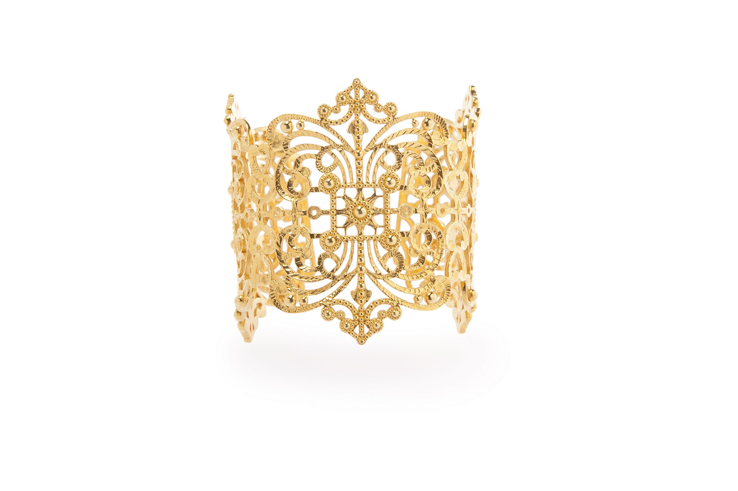 Ancient Greek Bracelet Ancient Greek Bracelet - This gold plated, silver 925 bracelet is characterized by the subtlety and extraordinary attention to detail during its making! It is inspired by the world of antiquity and radiates elegance and impeccable aesthetics!
<div>Material: Silver 925 - gold plated.</div>