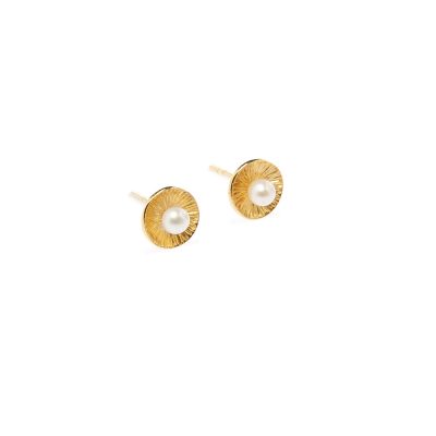 Mademoiselle Earrings - Ονειρεμένα και μαργαριταρένια χρυσά 14κ all time classic σκουλαρίκια! Eυκολοφόρετα και ιδανικά για κάθε outfit και περίσταση! Με σχέδιο που εστιάζει στη λεπτομέρεια , αυτός ο συνδυασμός χρυσού και μαργαριταριών θα ξεχωρίσει πάνω σου! Τι πιο ωραίο δώρο?